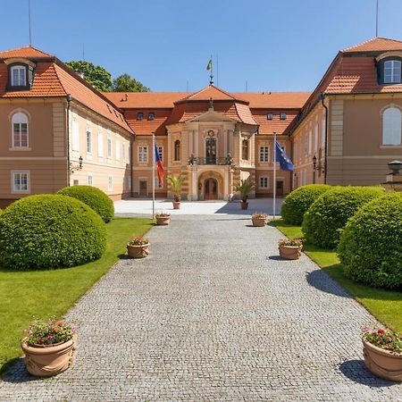 Hotel Zamek Stirin Velké Popovice Dış mekan fotoğraf