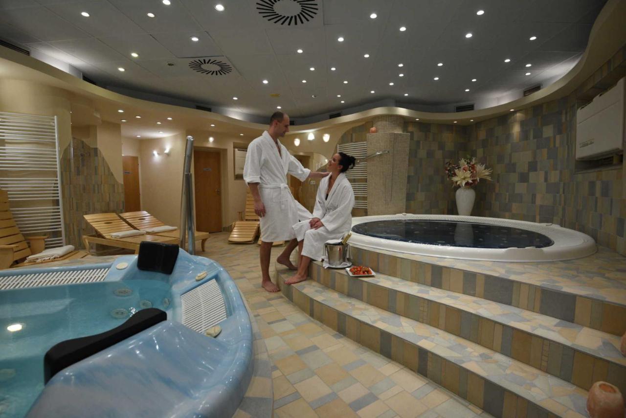 Hotel Zamek Stirin Velké Popovice Dış mekan fotoğraf
