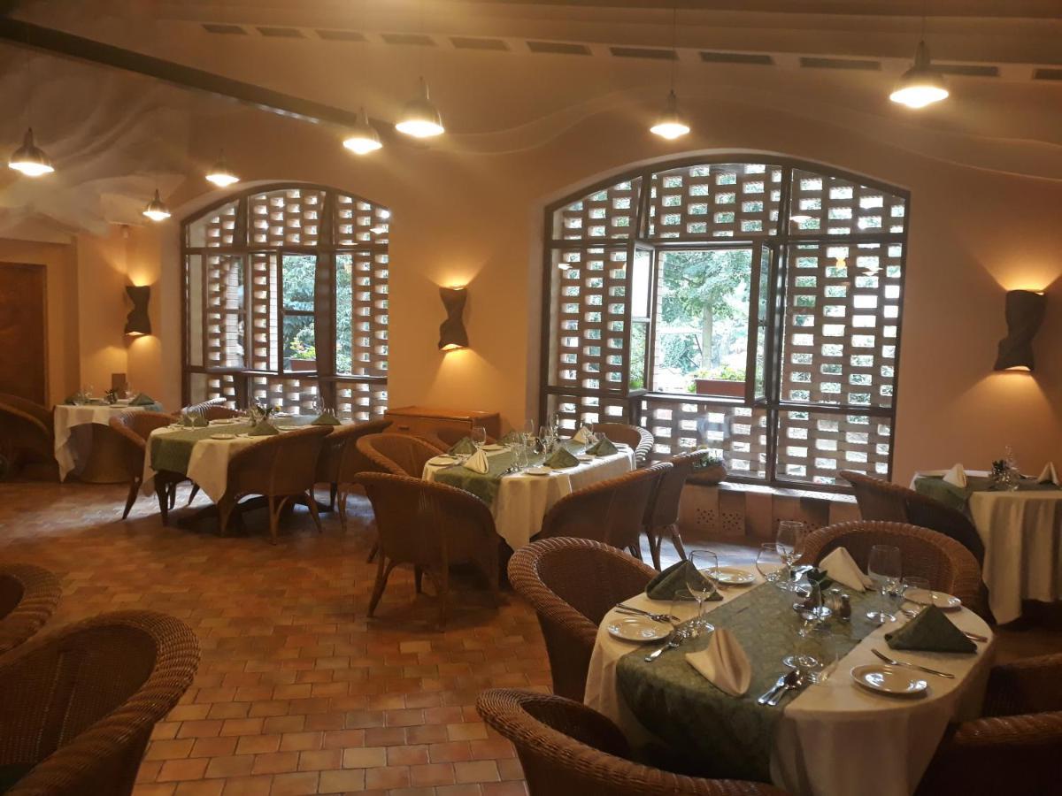 Hotel Zamek Stirin Velké Popovice Dış mekan fotoğraf