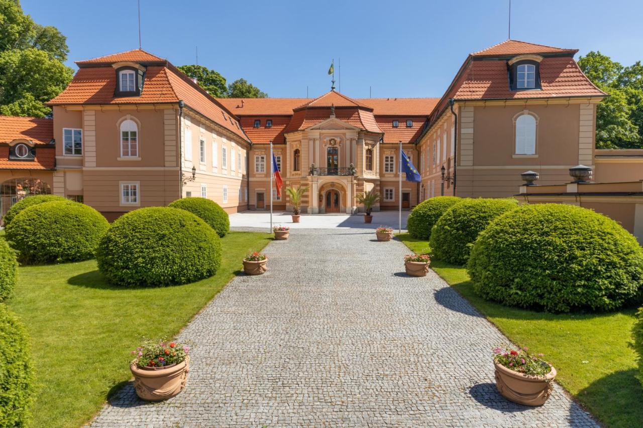 Hotel Zamek Stirin Velké Popovice Dış mekan fotoğraf