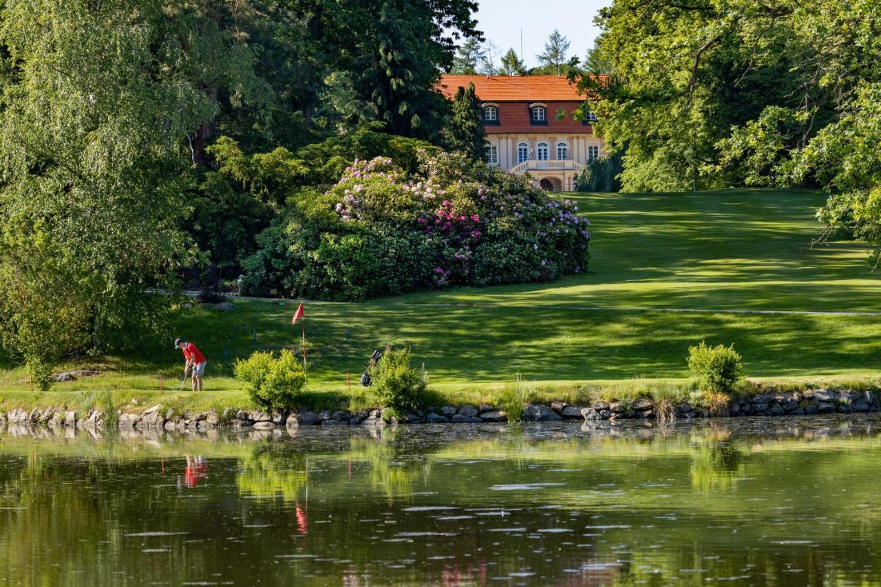 Hotel Zamek Stirin Velké Popovice Dış mekan fotoğraf