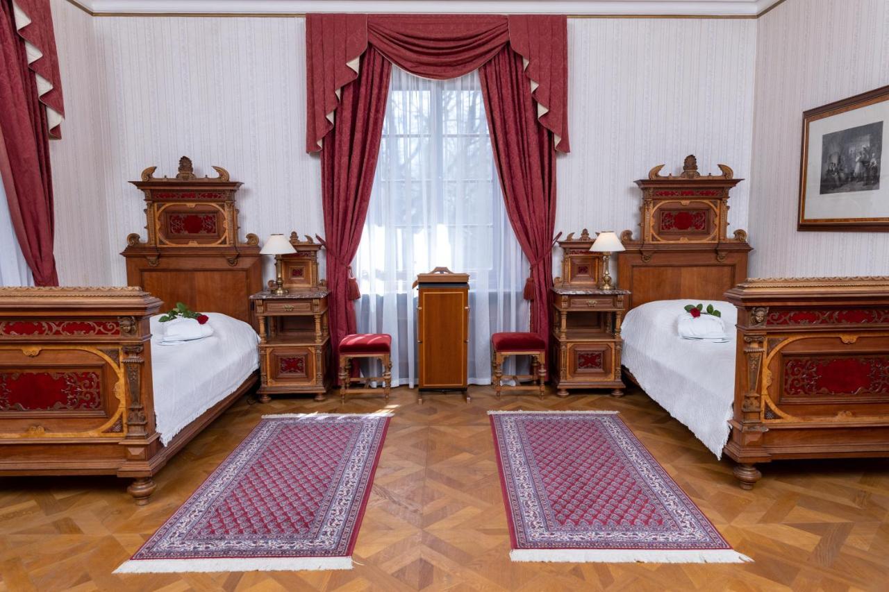 Hotel Zamek Stirin Velké Popovice Dış mekan fotoğraf