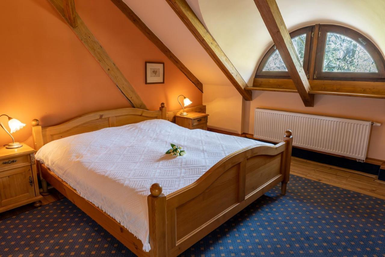 Hotel Zamek Stirin Velké Popovice Dış mekan fotoğraf