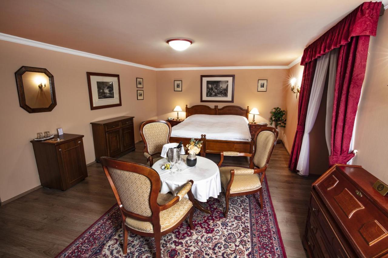 Hotel Zamek Stirin Velké Popovice Dış mekan fotoğraf