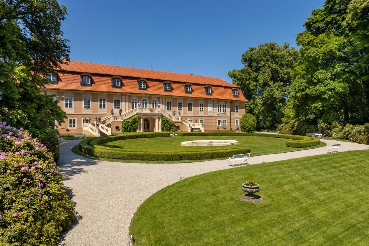 Hotel Zamek Stirin Velké Popovice Dış mekan fotoğraf