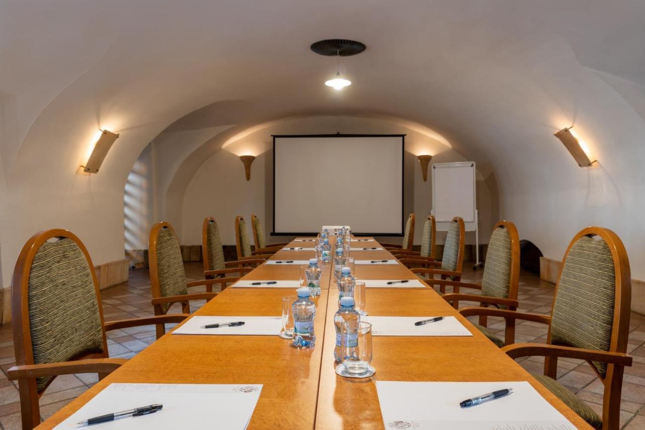 Hotel Zamek Stirin Velké Popovice Dış mekan fotoğraf