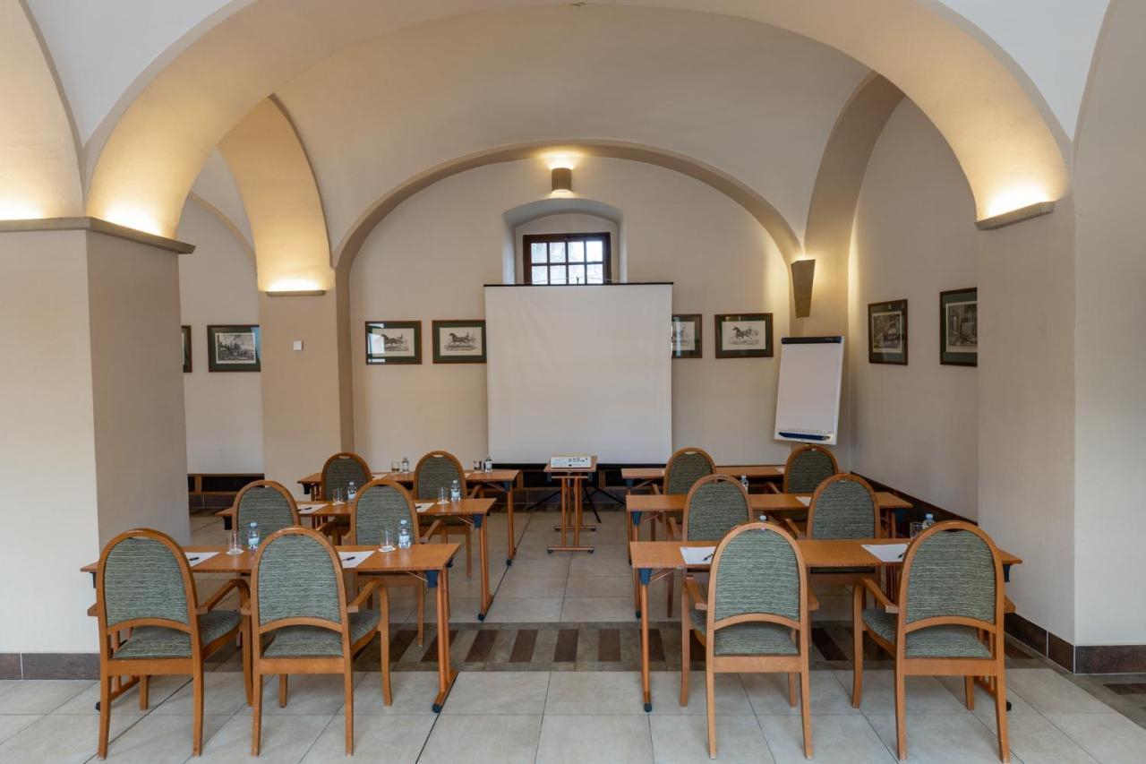 Hotel Zamek Stirin Velké Popovice Dış mekan fotoğraf
