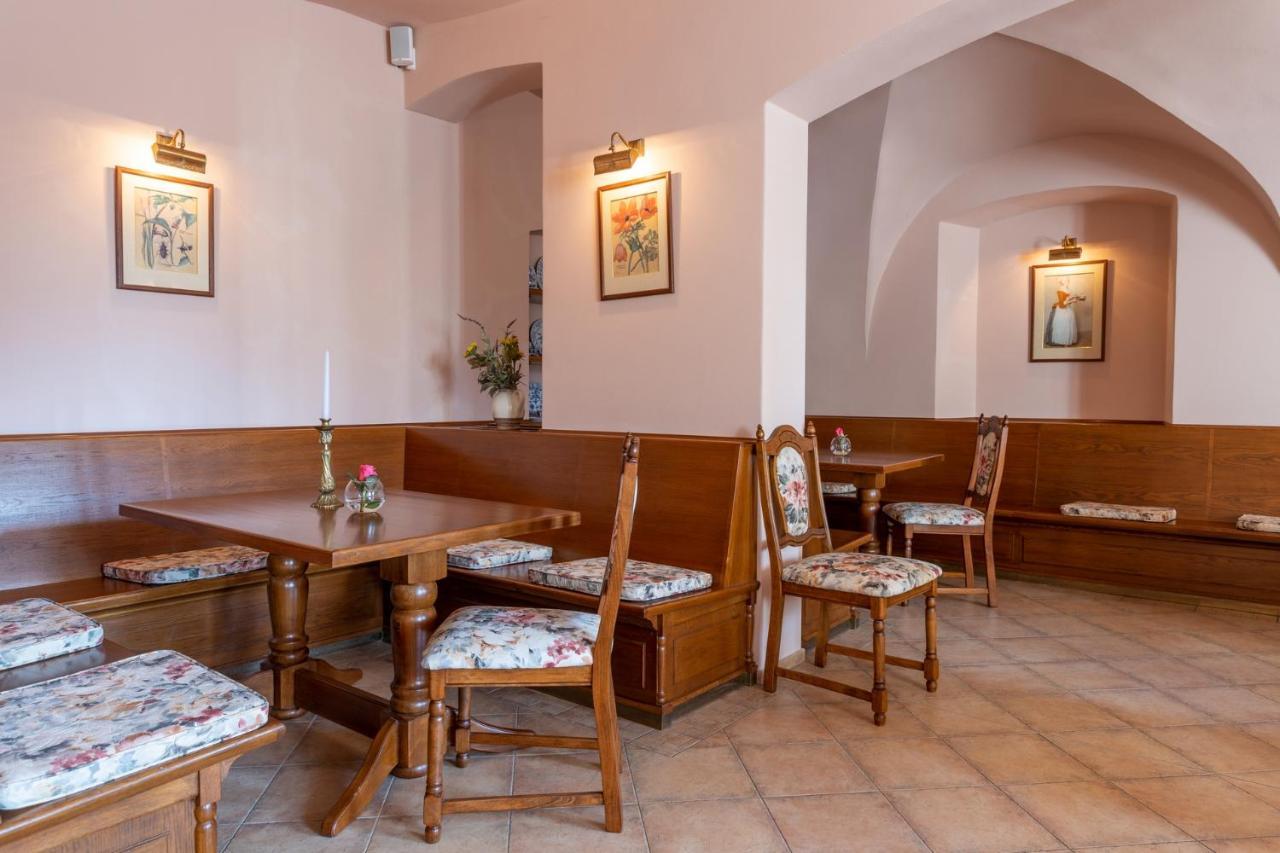 Hotel Zamek Stirin Velké Popovice Dış mekan fotoğraf