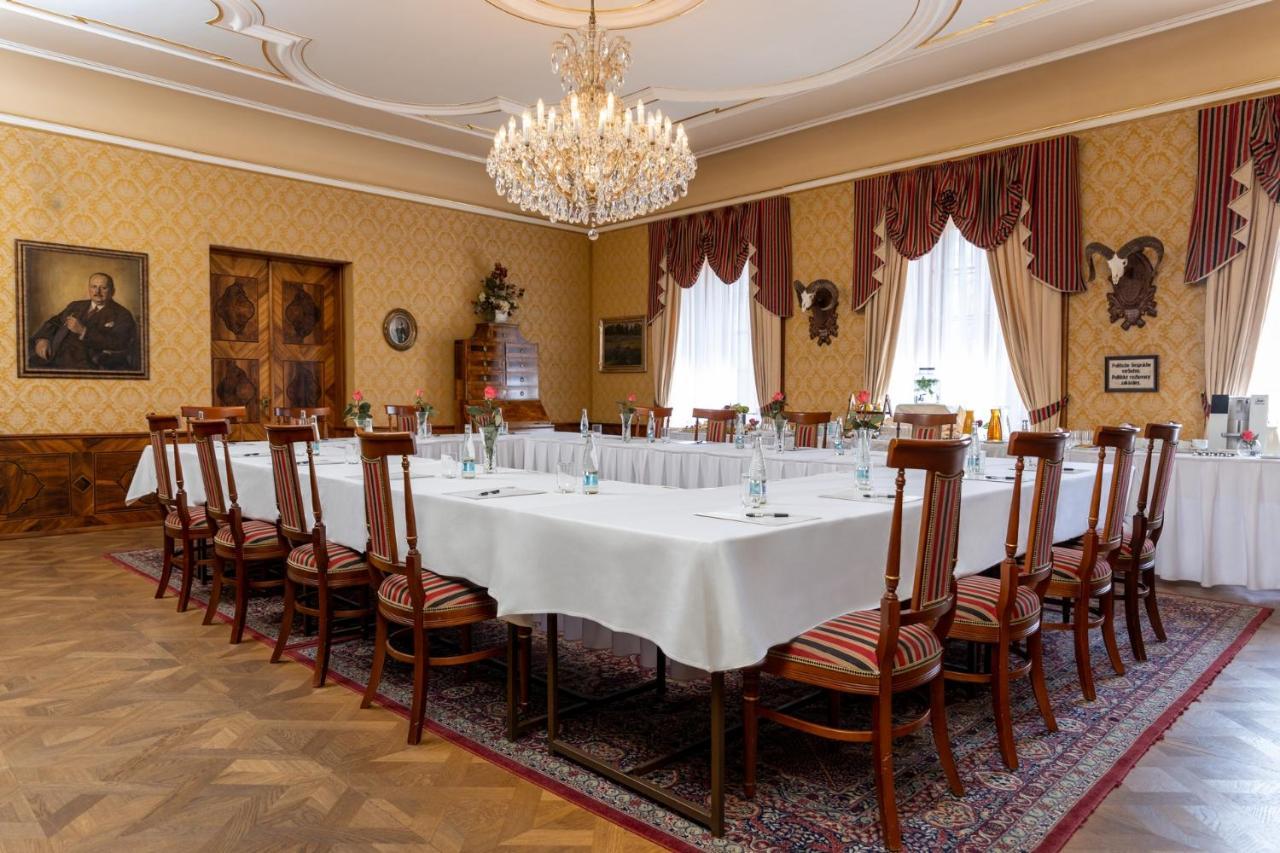 Hotel Zamek Stirin Velké Popovice Dış mekan fotoğraf