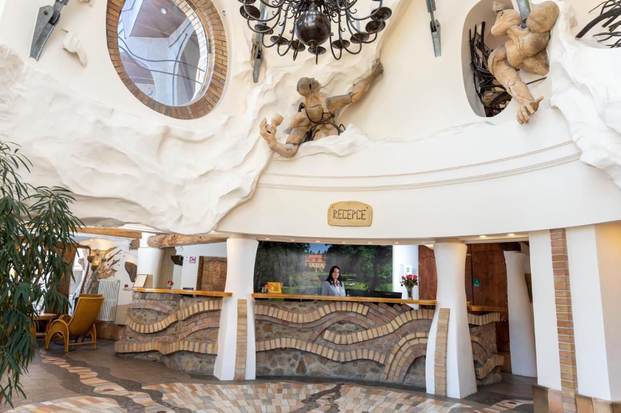 Hotel Zamek Stirin Velké Popovice Dış mekan fotoğraf