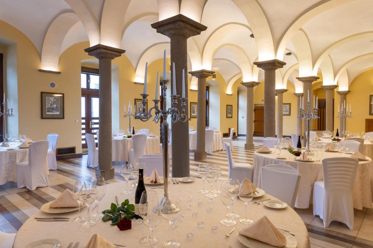 Hotel Zamek Stirin Velké Popovice Dış mekan fotoğraf