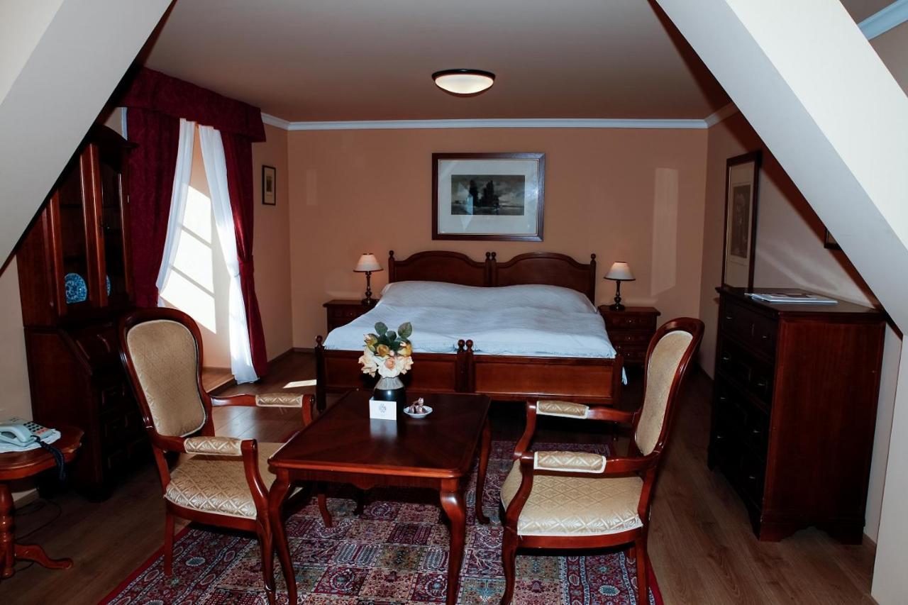 Hotel Zamek Stirin Velké Popovice Dış mekan fotoğraf