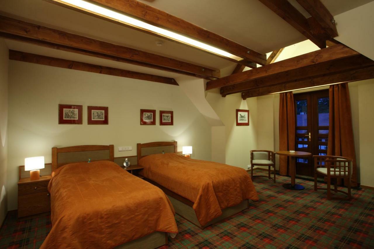 Hotel Zamek Stirin Velké Popovice Dış mekan fotoğraf