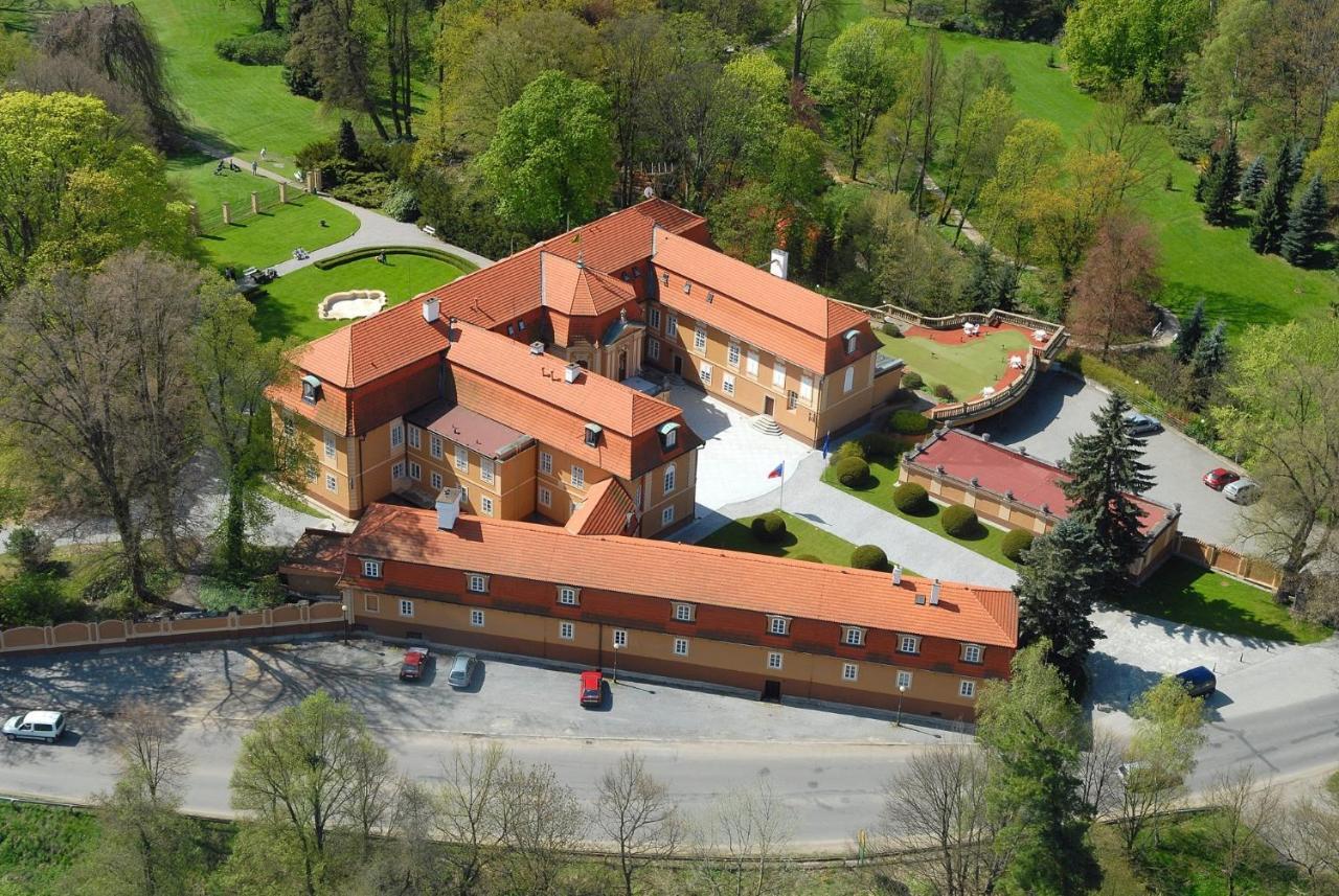 Hotel Zamek Stirin Velké Popovice Dış mekan fotoğraf